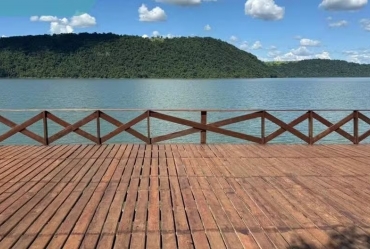 Homem fica ferido após saltar de local proibido no Camping Municipal de Timburi