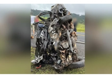 Acidente grave deixa quatro mortos e carro destruído em rodovia no interior de SP