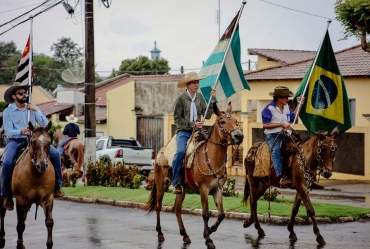 Cavalgada da ExpoTaguaí reúne grande público