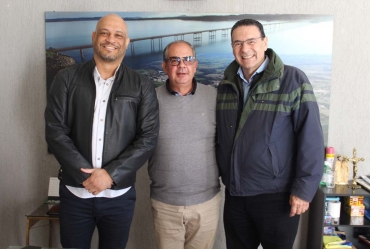 Deputado federal Vitor Lippi visita Fartura na área da saúde  