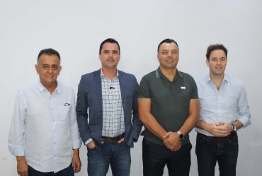 Prefeito de Itaí Zé Ramiro é eleito presidente da Amvapa