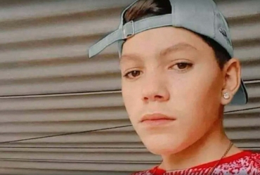 Adolescente morre atropelado por moto e carro em rodovia de Itaí