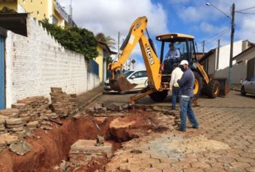 Prefeitura de Itaporanga realiza obra em frente ao Colégio Objetivo 