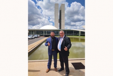 Prefeito e vice de Sarutaiá buscam verbas em Brasília 