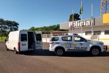 TOR apreende carro que transportava pneus contrabandeados