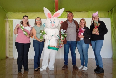 Prefeitura de Sarutaiá entrega ovos de páscoa para os estudantes