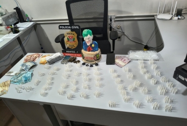 Operação resulta na prisão de suspeito e apreensão de drogas e dinheiro em Itaí 