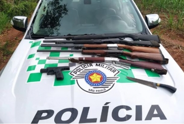 Polícia apreende seis armas e faca com grupo em caça ilegal dentro de área de conservação em Avaré