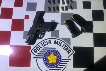 Em Tejupá, Polícia Militar detem homem que emprestou carro com arma de fogo dentro e o condutor do veículo também é conduzido