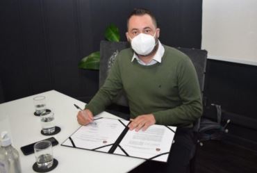 Prefeito assina convênio para a construção da Casa da Juventude