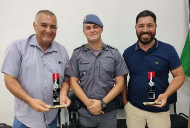 Prefeito e vice de Sarutaiá participam de reunião com o comando da polícia militar 