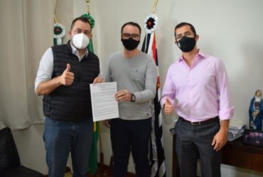 Prefeitura firma parceria com UniCesumar e garante capacitação dos funcionários pela metade do preço