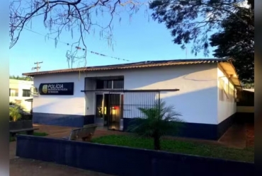 Homem invade casa, ameaça moradora com faca e é preso por roubo em Manduri