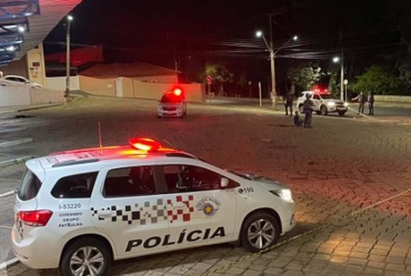 HOMEM É BALEADO APÓS USAR UM FACÃO PARA FURTAR BICICLETA EM TERMINAL RODOVIÁRIO DE PIRAJU