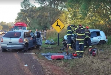 Motorista morre após ser atingido de frente por veículo que tentava ultrapassagem na SP-225