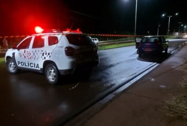 Travesti é encontrada morta a tiros dentro de carro em Santa Cruz do Rio Pardo