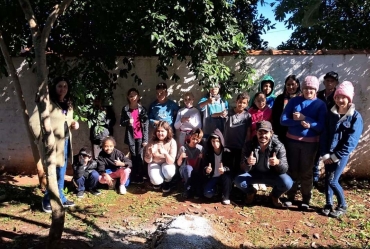 Estudantes de Timburi aprendem transformar resíduos em adubo 