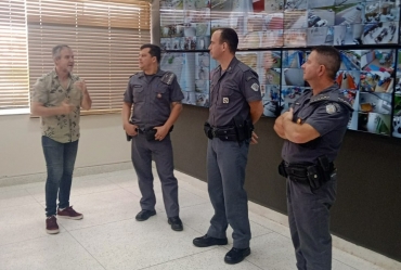 Equipe da Service apresenta sistema de videomonitoramento para comando da PM em Taquarituba