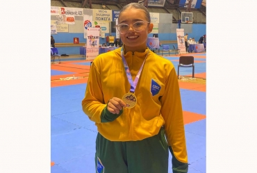 Atleta avareense Emanuely Zaia Piazza conquista título mundial de karatê na Sérvia