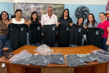 Prefeitura de Sarutaiá entrega uniformes para o conselho tutelar 
