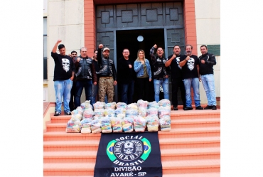 Solidariedade em duas rodas: Moto Clube Insanos entrega 26 cestas básicas a famílias de Avaré