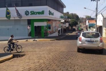 Populares se reúnem em carreata pró Bolsonaro  