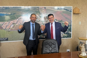 Prefeito eleito Cristiano Amorim é empossado em Timburi