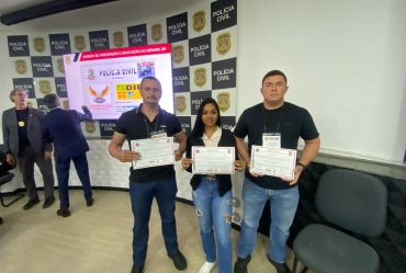 Agentes da GCM de Taquarituba concluem capacitação de prevenção ao uso de drogas no DENARC, em São Paulo